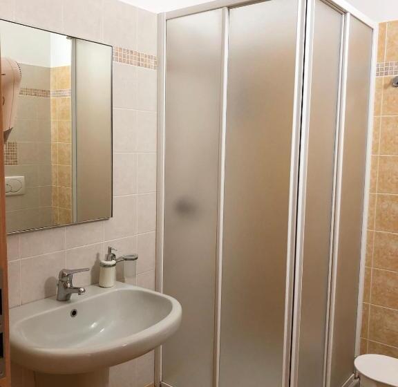 اتاق استاندارد سه نفره, La Siesta Bed&residence