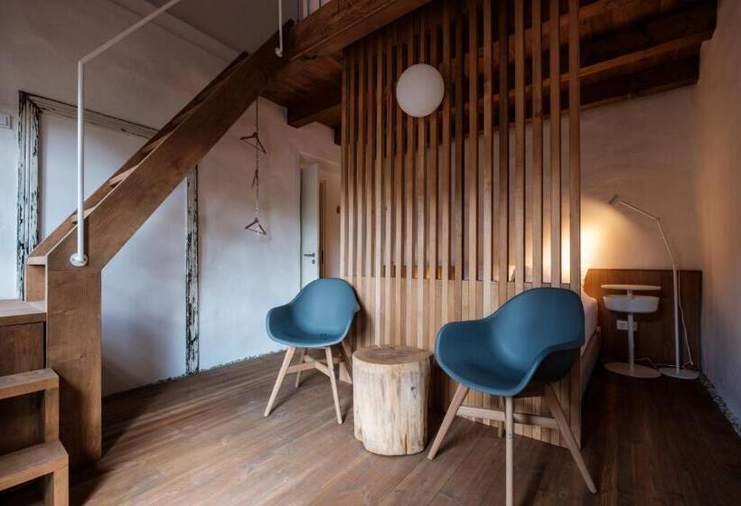 اتاق استاندارد چهار تخته, Almalomb Apartman