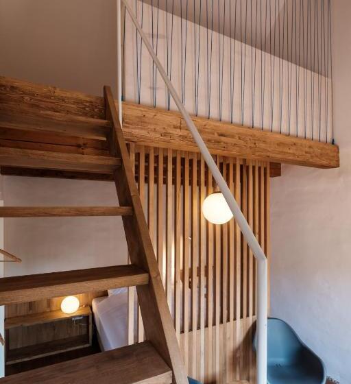 اتاق استاندارد چهار تخته, Almalomb Apartman