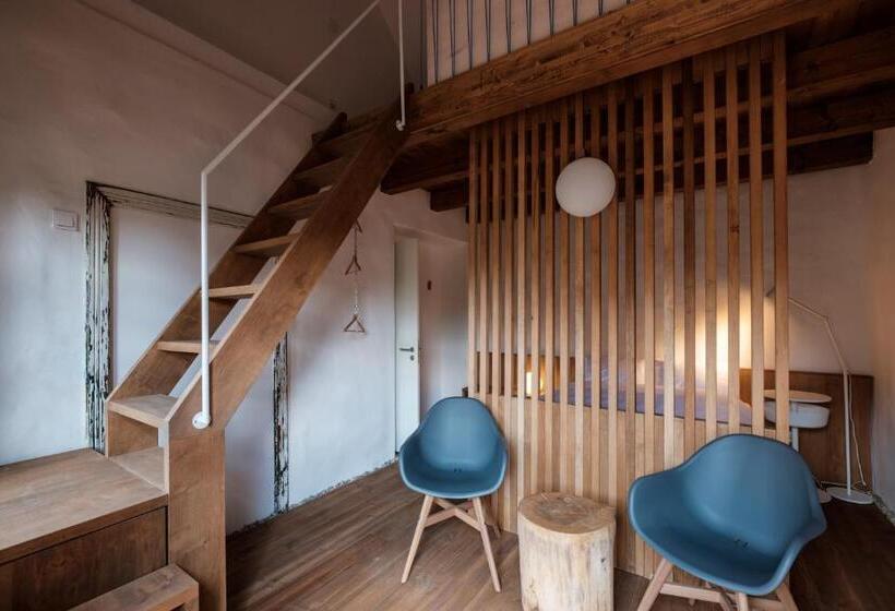 اتاق استاندارد چهار تخته, Almalomb Apartman