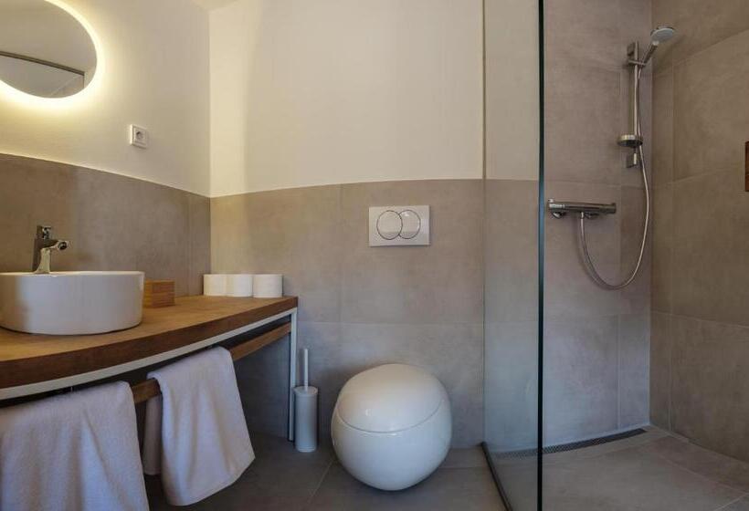 اتاق استاندارد چهار تخته, Almalomb Apartman