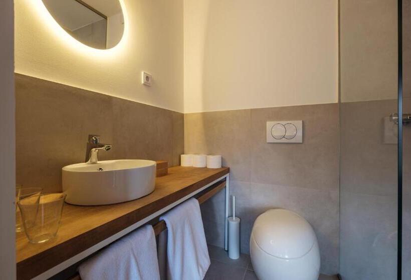 اتاق استاندارد چهار تخته, Almalomb Apartman