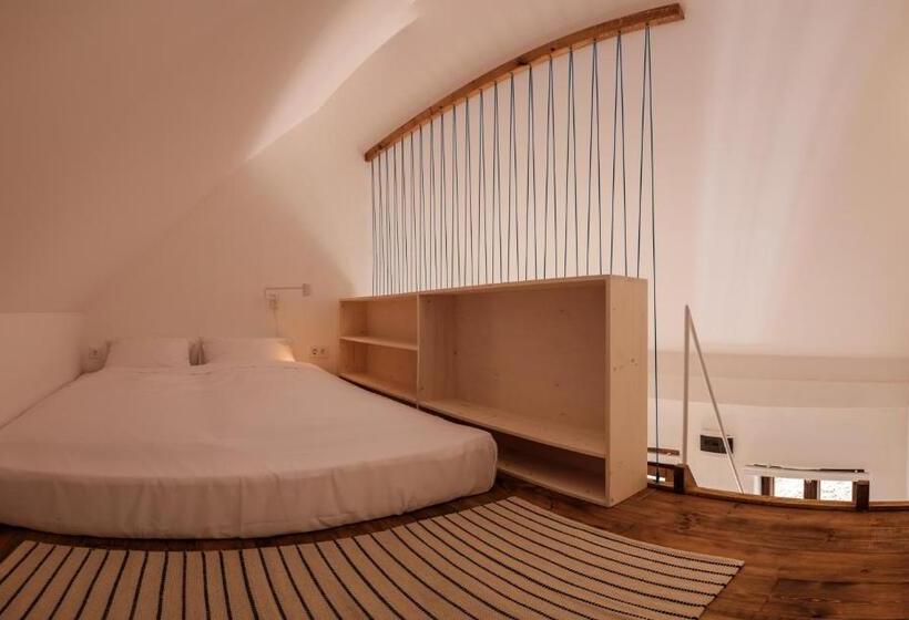 اتاق استاندارد چهار تخته, Almalomb Apartman
