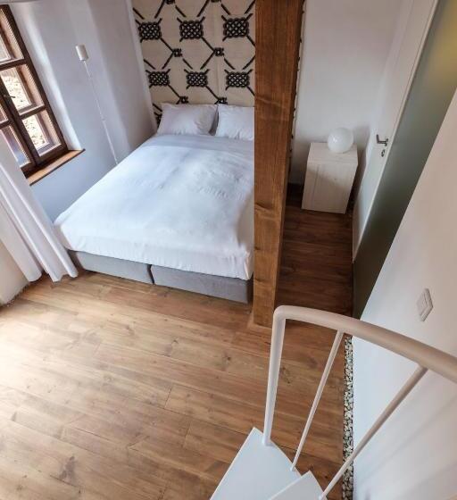 اتاق استاندارد چهار تخته, Almalomb Apartman