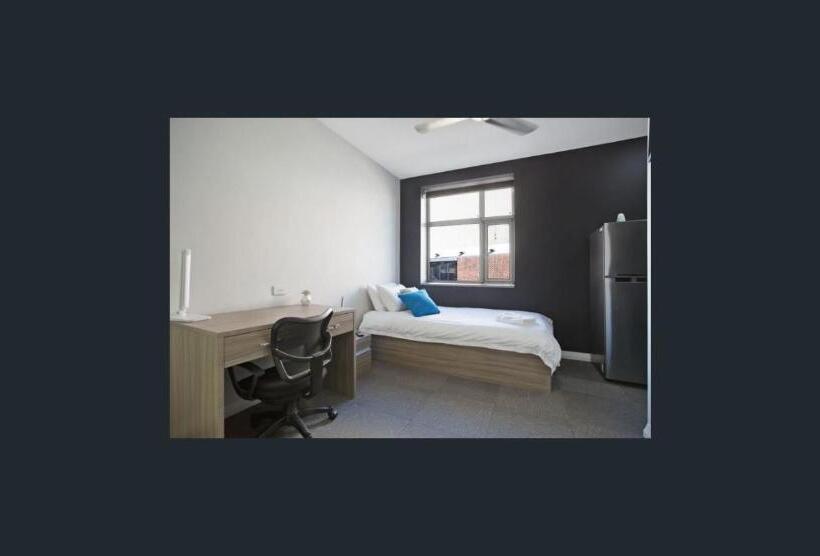 اتاق استاندارد یک نفره, Studios On King