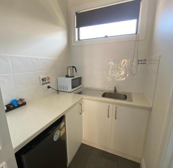 스탠다드 스튜디오, Campaspe Lodge