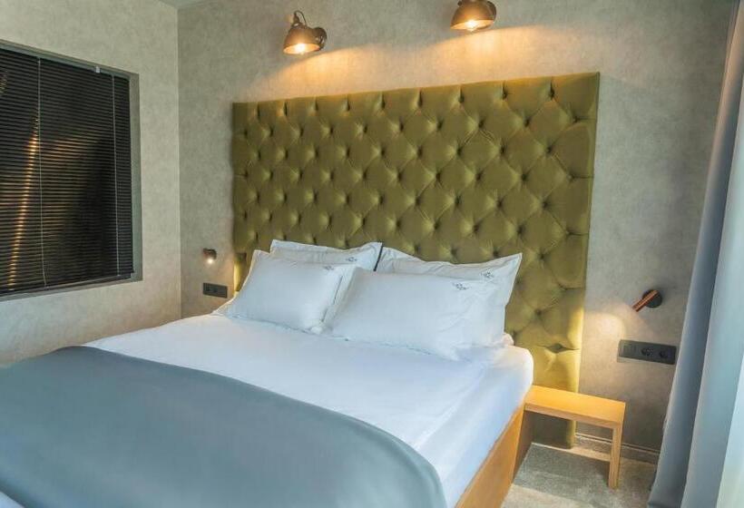 Номер Deluxe с Балконом, The Lodge