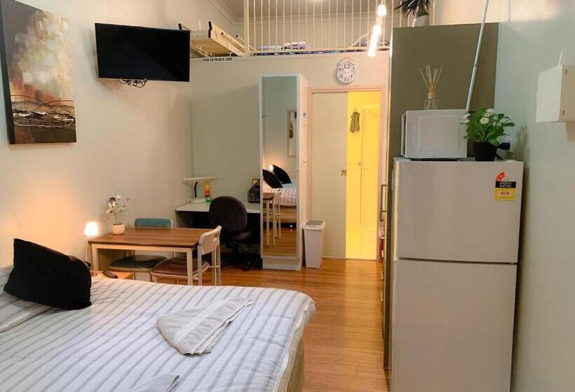 스탠다드 스튜디오, Westside Studio Apartments