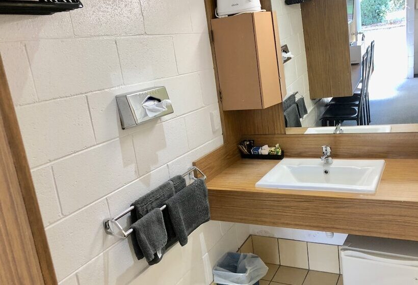 Номер Стандарт, Byer Fountain Motor Inn