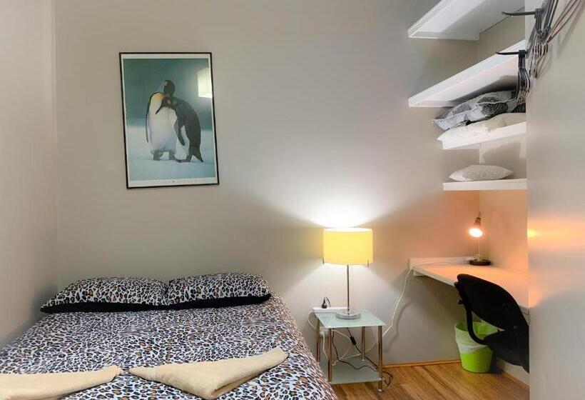 침실 3개 아파트, Westside Studio Apartments