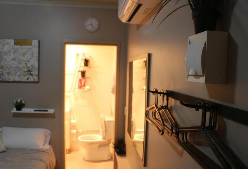 베이직 내측 룸, Westside Studio Apartments