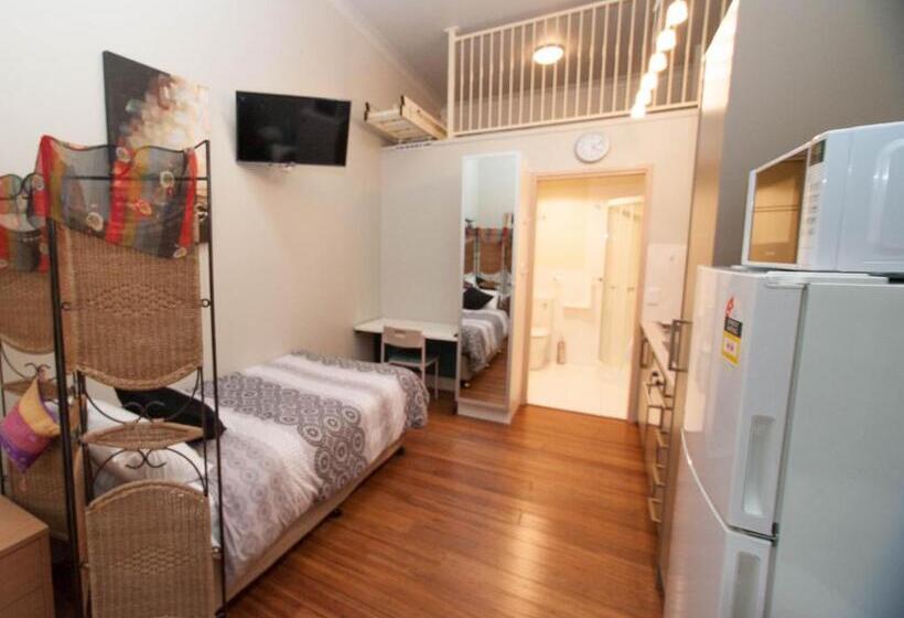 스탠다드 스튜디오, Westside Studio Apartments