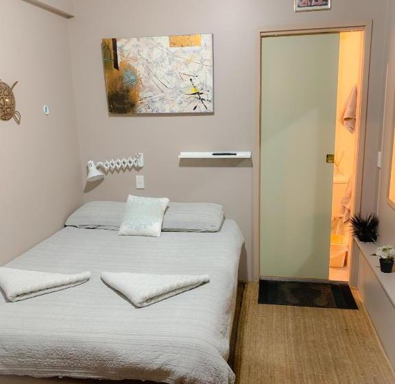 베이직 내측 룸, Westside Studio Apartments