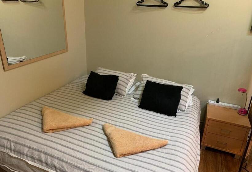 스탠다드 스튜디오, Westside Studio Apartments