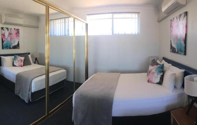 Номер Стандарт, Tall Timbers Motel