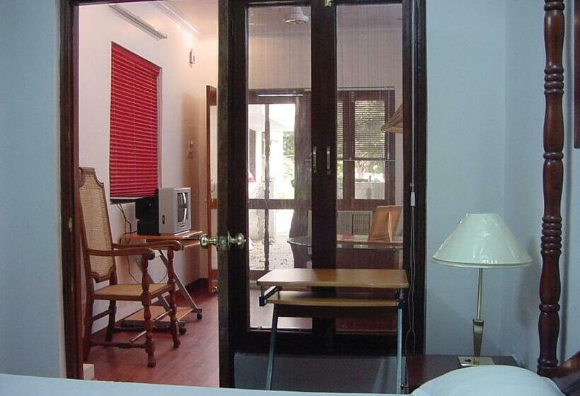 家庭套房, Petite Homestays