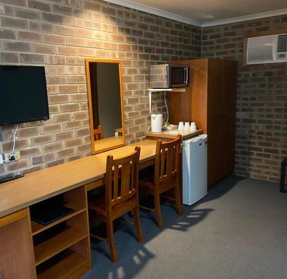 스탠다드 트리플 룸, Lake Albert Motel