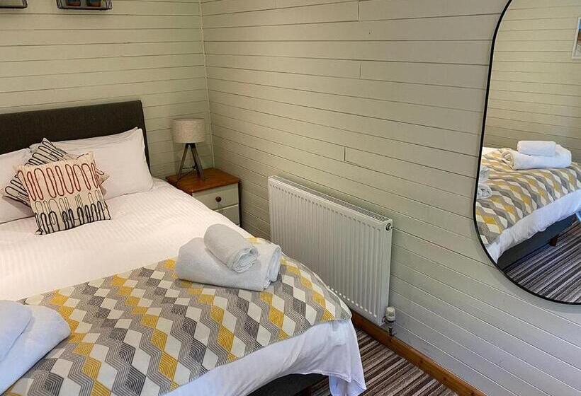 Дом 2 Спальни, Ivyleaf Combe Lodges