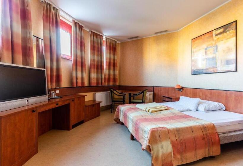 اتاق استاندارد, Corner Motel