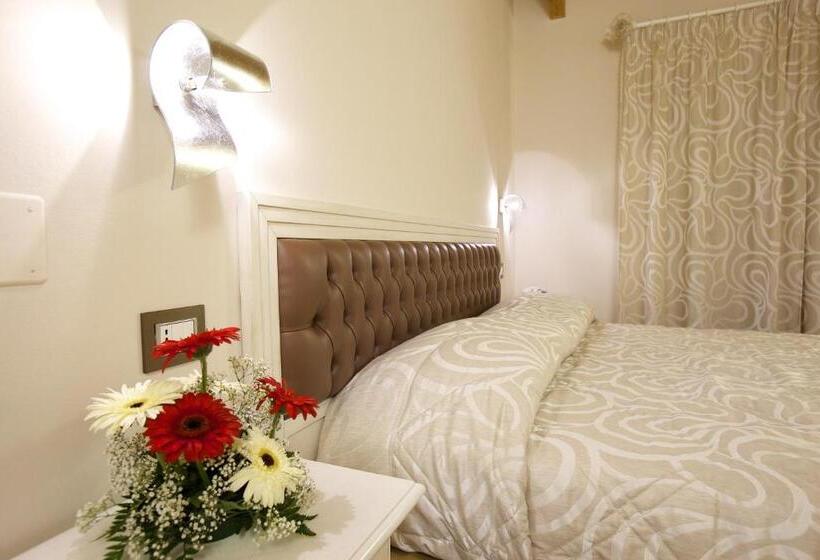 스탠다드 트리플 룸, Relais Villa Giulia
