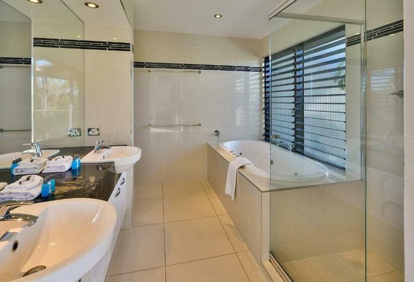 Апартаменты 3 Спальни Вид на Море, Pinnacle Apartments