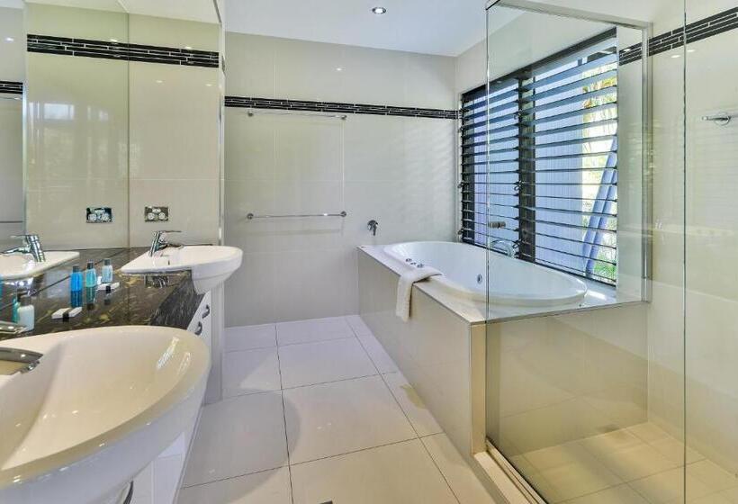 Апартаменты 3 Спальни, Pinnacle Apartments