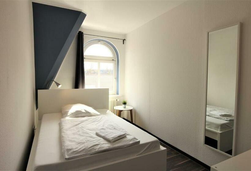 اتاق استاندارد با سرویس بهداشتی مشترک, Blue Doors Hostel Altstadt
