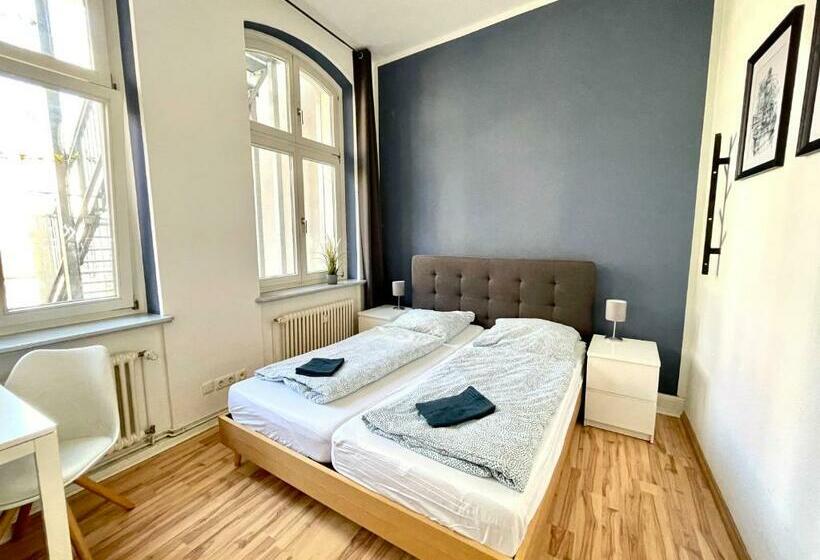 اتاق استاندارد با سرویس بهداشتی مشترک, Blue Doors Hostel Altstadt