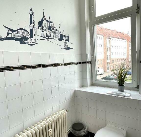 اتاق استاندارد با سرویس بهداشتی مشترک, Blue Doors Hostel Altstadt