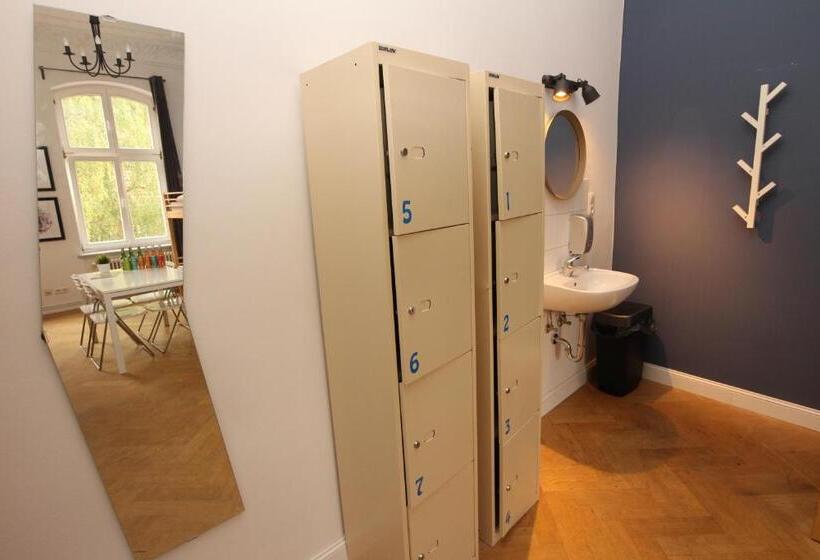 تختخواب در اتاق مشترک, Blue Doors Hostel Altstadt