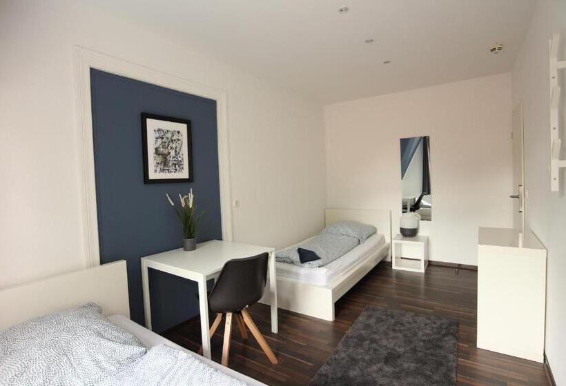 اتاق استاندارد با سرویس بهداشتی مشترک, Blue Doors Hostel Altstadt