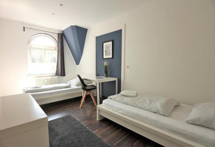 اتاق استاندارد با سرویس بهداشتی مشترک, Blue Doors Hostel Altstadt