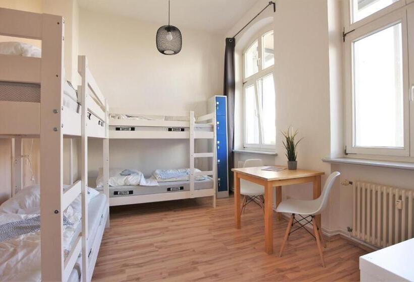 اتاق استاندارد با سرویس بهداشتی مشترک, Blue Doors Hostel Altstadt