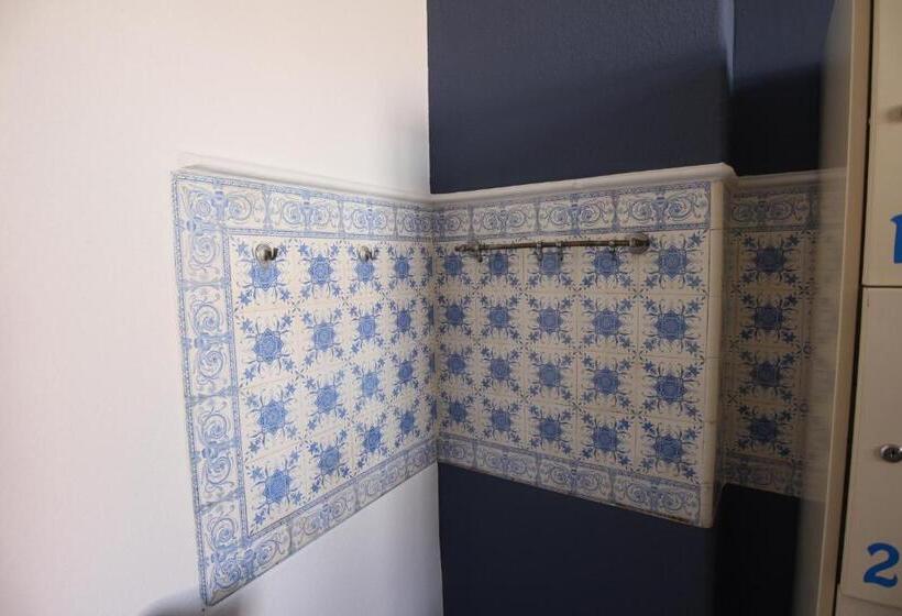 اتاق استاندارد با سرویس بهداشتی مشترک, Blue Doors Hostel Altstadt