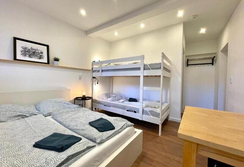اتاق استاندارد چهار تخته, Blue Doors Hostel Altstadt