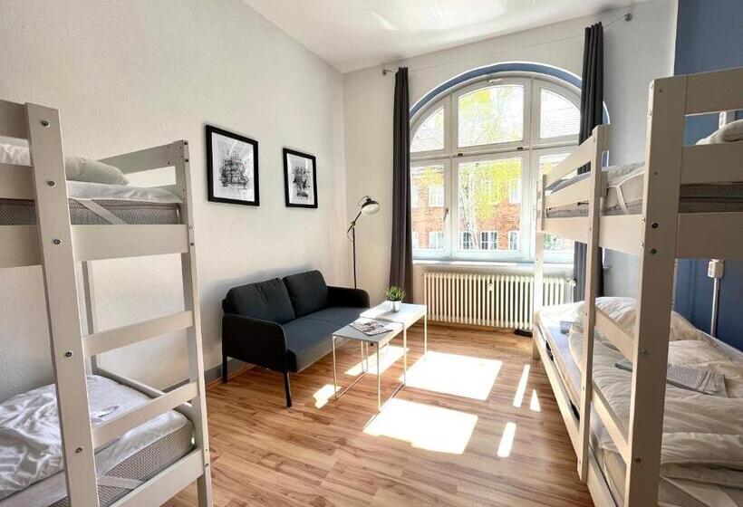 اتاق استاندارد با سرویس بهداشتی مشترک, Blue Doors Hostel Altstadt