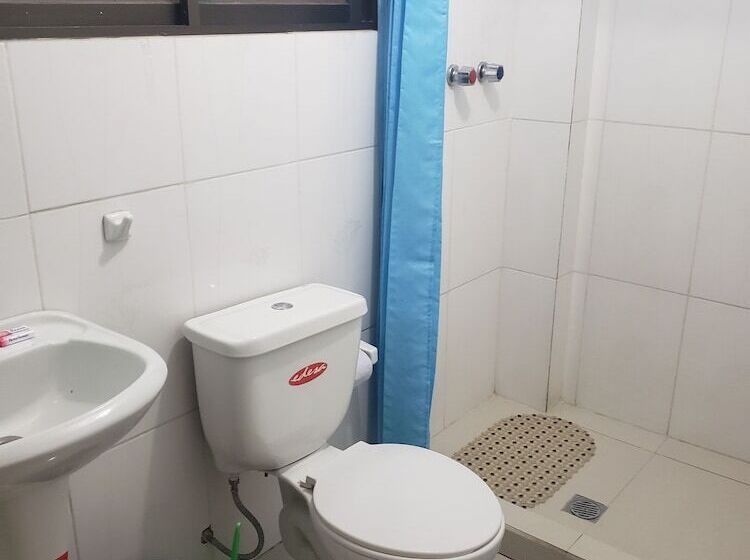 اتاق خانوادگی, Hostal Salas