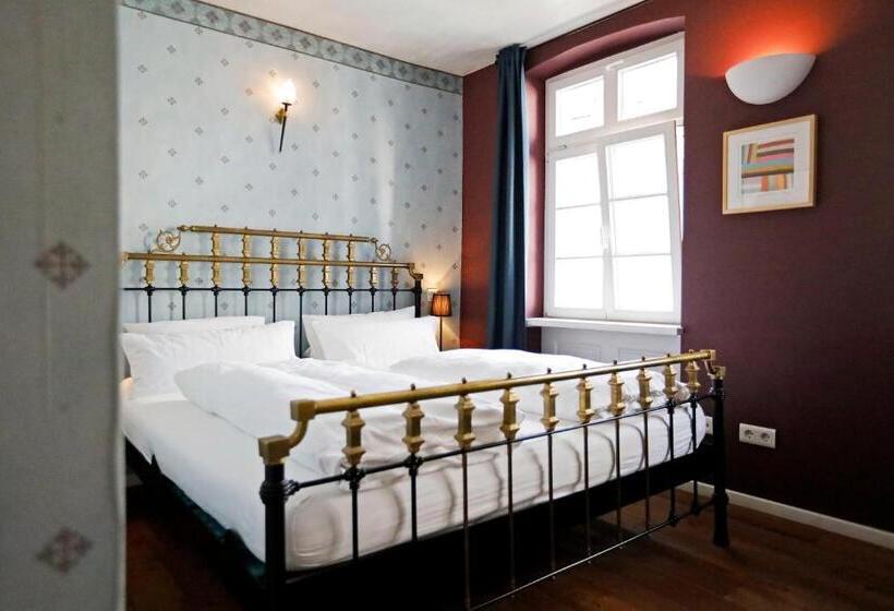 Семейный Номер, Weinreich, Gästezimmer & Weinstube