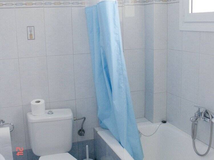 اتاق استاندارد چهار تخته, Kronio