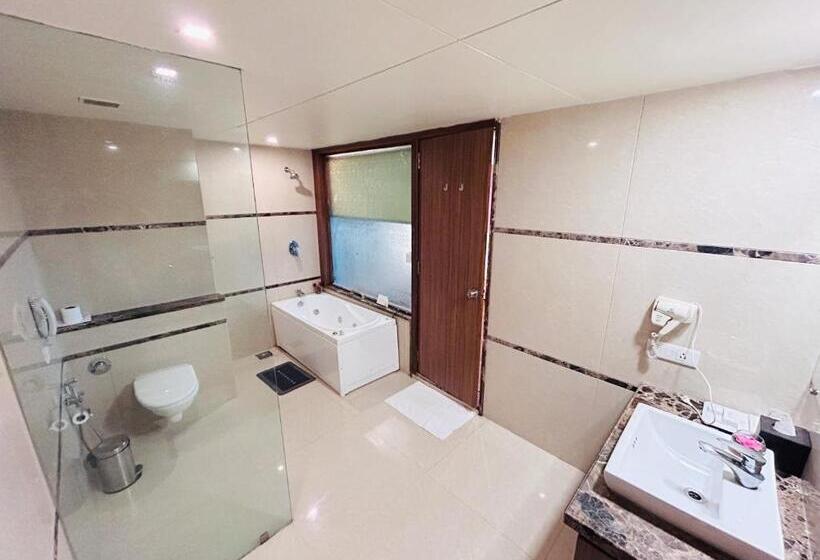 Люкс, Boulevard 9 Luxury Resort & Spa