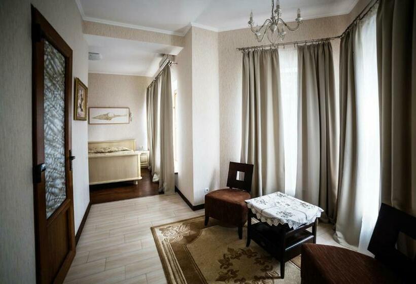Полулюкс, Gnizdo Golubky