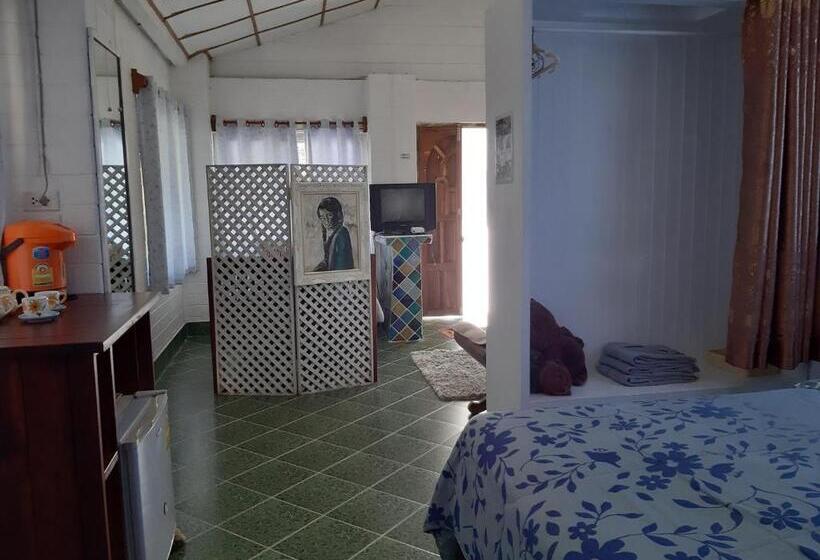 اتاق استاندارد سه تخته با بالکن, Banthorphan Resort