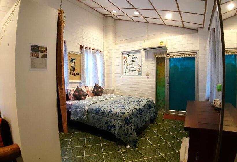 Трехместный Номер Стандарт с Балконом, Banthorphan Resort