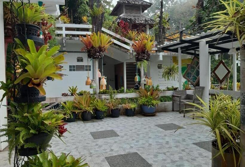 带阳台的豪华间, Banthorphan Resort