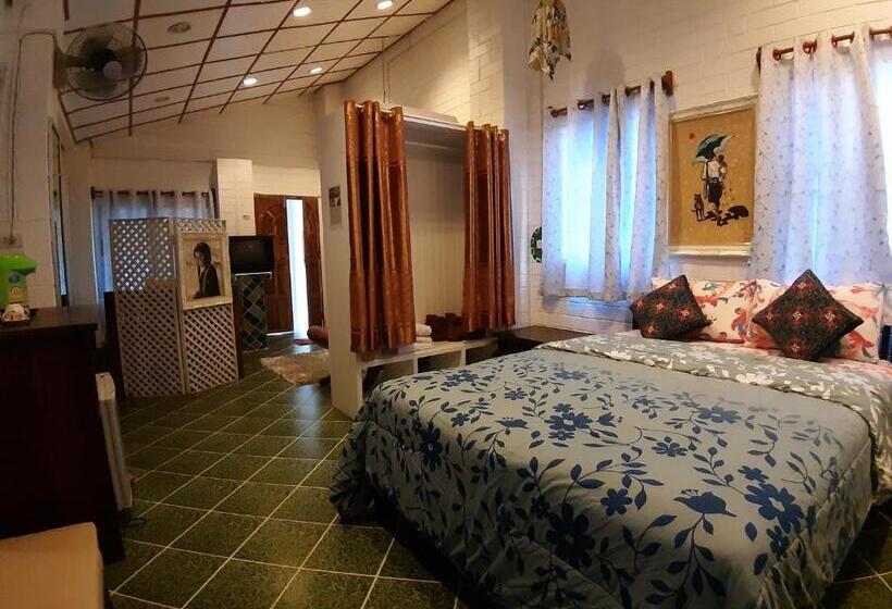 Трехместный Номер Стандарт с Балконом, Banthorphan Resort