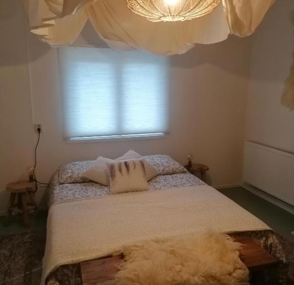 Номер Deluxe, Logement Doosje