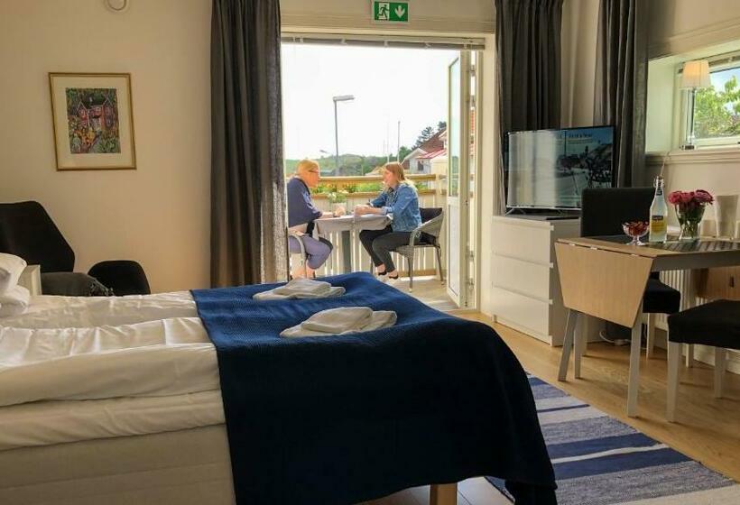 Номер Стандарт Вид на Море с Балконом, Skaftö Hotell Villa Lönndal, Grundsund