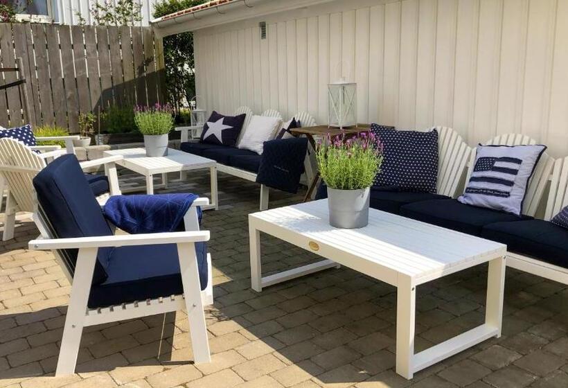 Номер Deluxe Вид на Море Боковой, Skaftö Hotell Villa Lönndal, Grundsund
