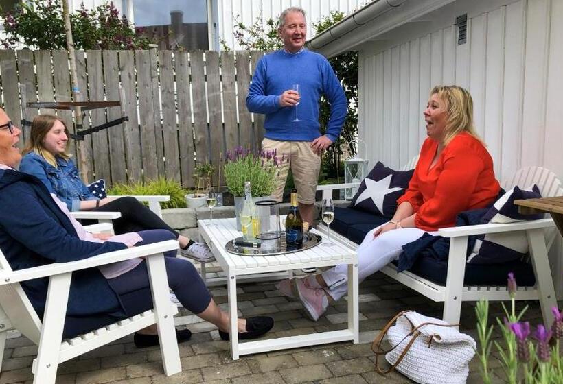 Номер Deluxe Вид на Море Боковой, Skaftö Hotell Villa Lönndal, Grundsund