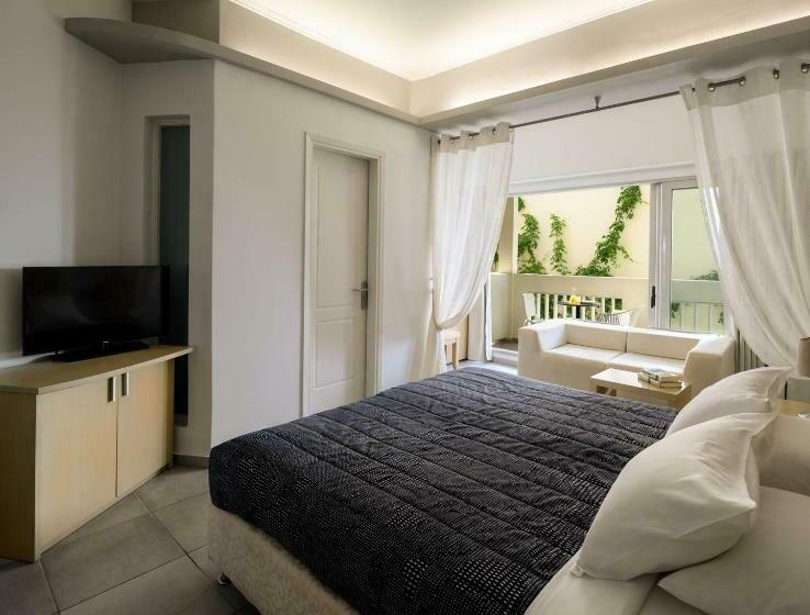 سوییت جونیور, Afroditi Venus Beach Resort